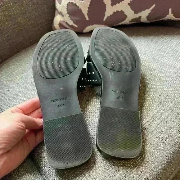 Nine West Grandas Black Faux Leather Sandals with Studs! Size 6.5 - Picture 4 of 6